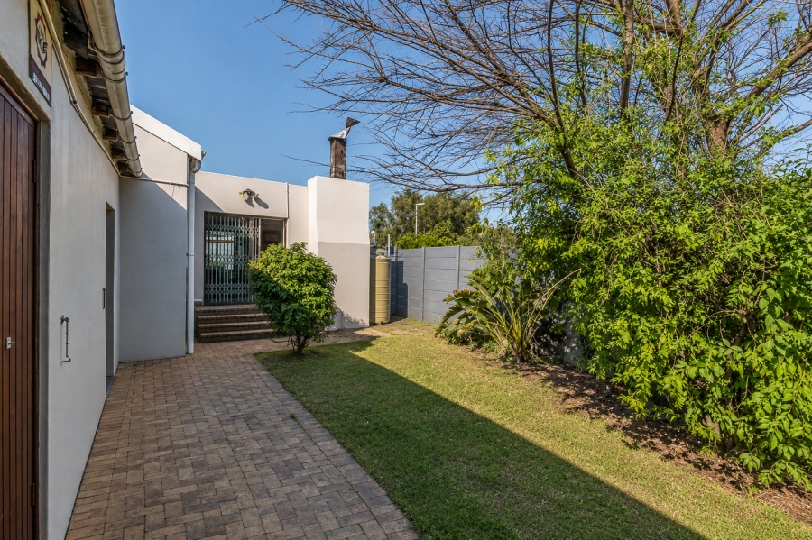 4 Bedroom Property for Sale in Vredekloof East Western Cape